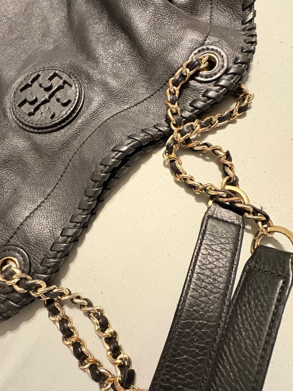 Tory Burch Black Pebbled Leather Hobo with Logo and Gold-Tone Eyelets - Picture 6 of 8